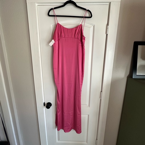 Fame and partners Pink satin maxi - Picture 1 of 2